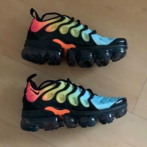 Women’s authentic nike Vapormax plus